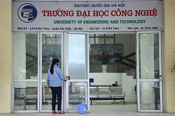 Trường Đại học Công nghệ thực hiện khử khuẩn, vệ sinh trường học phòng tránh dịch