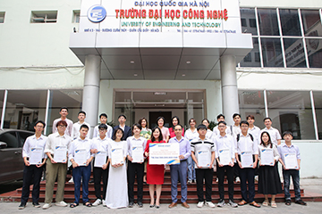 Năm thứ hai liên tiếp sinh viên Trường Đại học Công nghệ nhận học bổng của “Quỹ Tài trợ khát vọng tương lai”