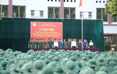 Tân sinh viên Trường Đại học Công nghệ bắt đầu khóa học Giáo dục quốc phòng và an ninh và Giáo dục thể chất tại Hòa Lạc