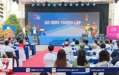 VNews – Trường Đại học Công nghệ nhận Huân chương Lao động Hạng Nhì